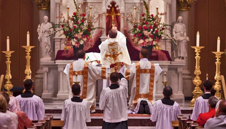 Vatican Liturgy Chief Urges All Priests to Celebrate Mass Ad Orientem
